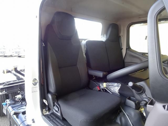 MITSUBISHI CANTER 2025 Image 31