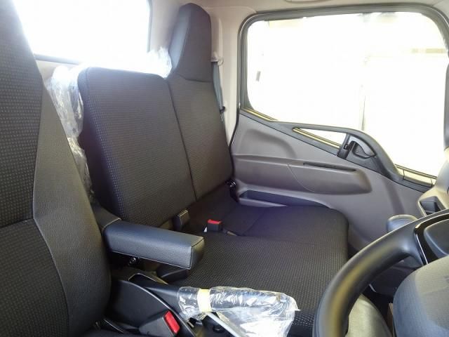 MITSUBISHI CANTER 2025 Image 31