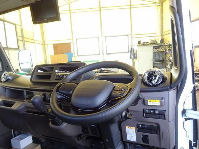 MITSUBISHI CANTER 2025 Image 31