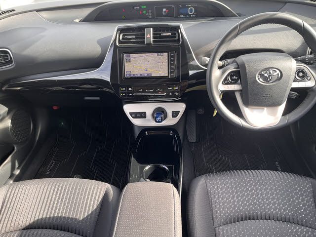 TOYOTA PRIUS 2018 Image 31