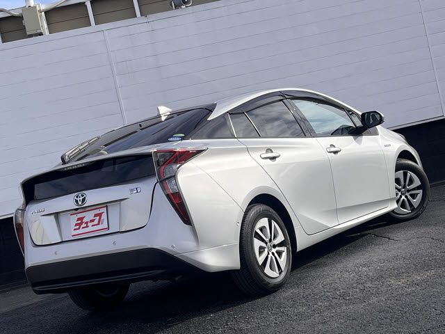 TOYOTA PRIUS 2018 Image 31
