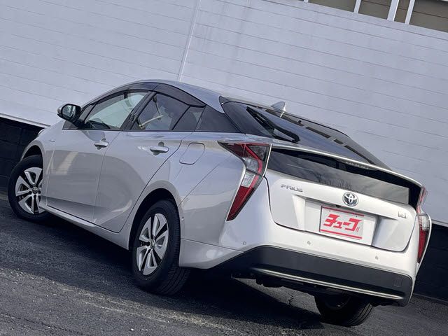 TOYOTA PRIUS 2018 Image 31