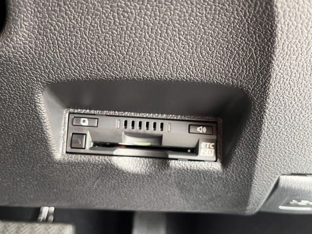 TOYOTA PRIUS 2018 Image 31