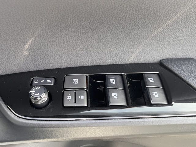 TOYOTA PRIUS 2018 Image 31