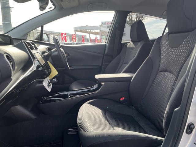 TOYOTA PRIUS 2018 Image 31