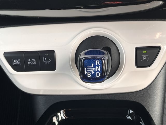 TOYOTA PRIUS 2018 Image 31