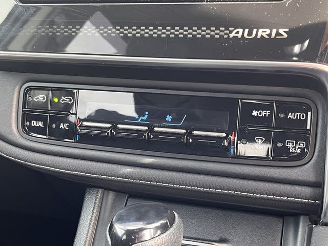 TOYOTA AURIS 2015 Image 31