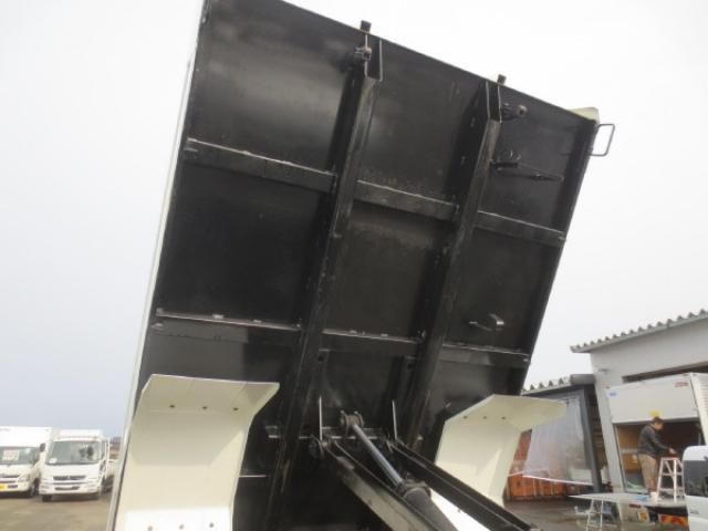 HINO DUTRO 2016 Image 31