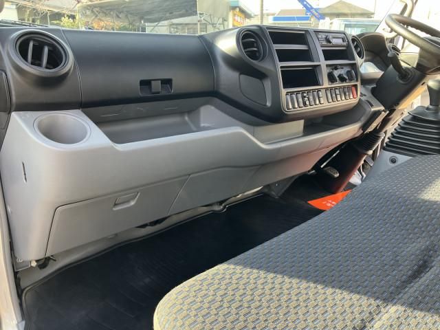 HINO DUTRO 2019 Image 31