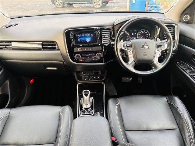 MITSUBISHI OUTLANDER PHEV 2017 Image 31