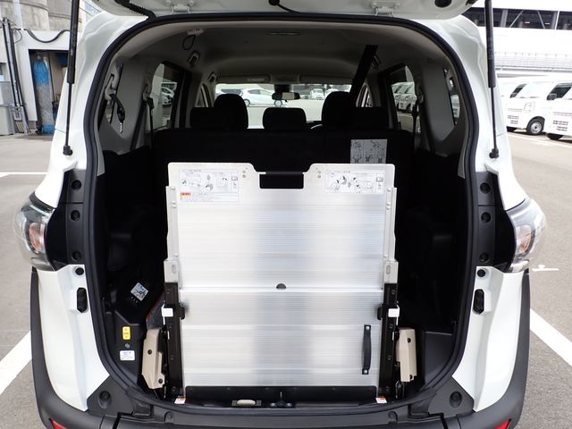 TOYOTA SIENTA 2021 Image 31