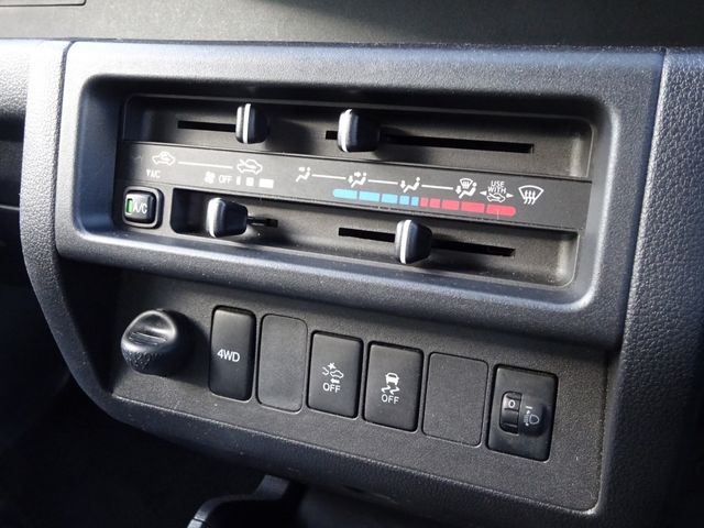 DAIHATSU HIJET TRUCK 4WD 2018 Image 31