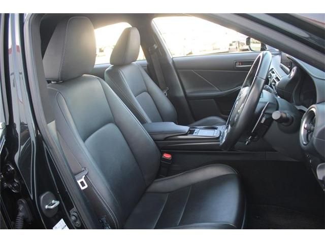 TOYOTA LEXUS IS300H 2021 Image 31