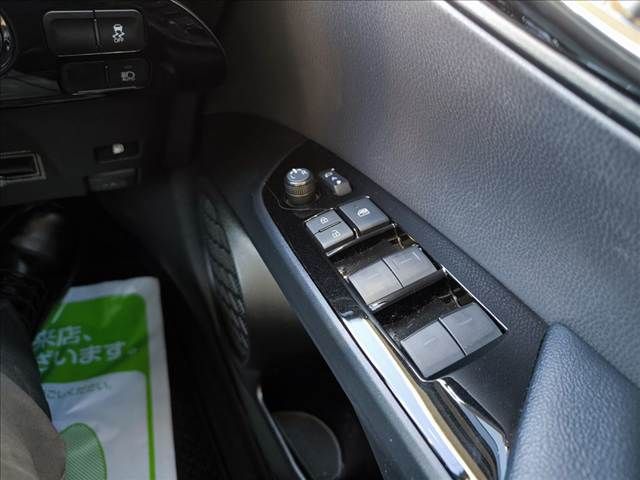 TOYOTA PRIUS 2019 Image 31