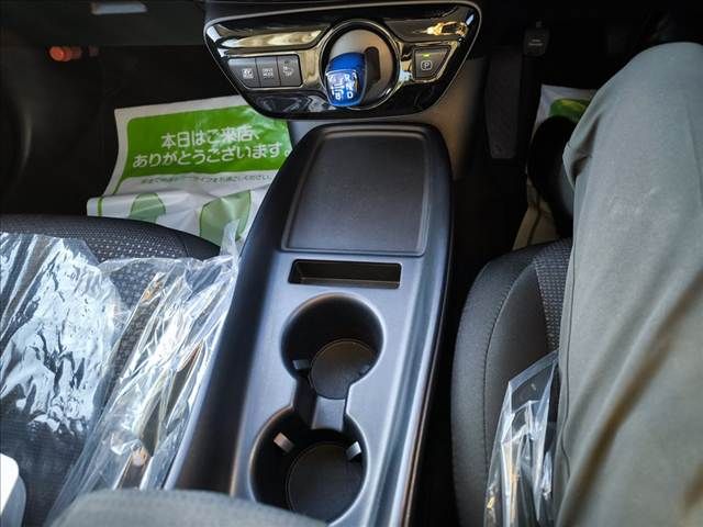 TOYOTA PRIUS 2019 Image 31