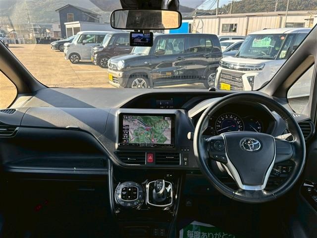 TOYOTA VOXY HYBRID 2019 Image 31