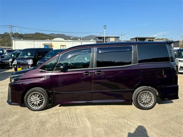 TOYOTA VOXY HYBRID 2019 Image 31