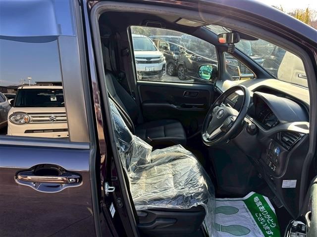 TOYOTA VOXY HYBRID 2019 Image 31