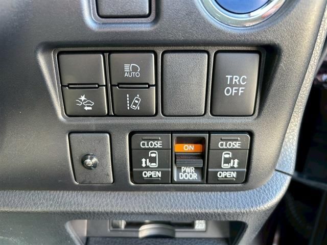 TOYOTA VOXY HYBRID 2019 Image 31