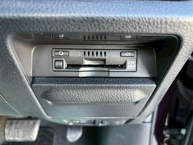 TOYOTA VOXY HYBRID 2019 Image 31