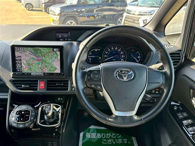 TOYOTA VOXY HYBRID 2019 Image 31