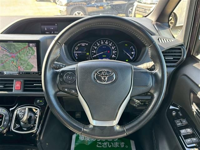 TOYOTA VOXY HYBRID 2019 Image 31
