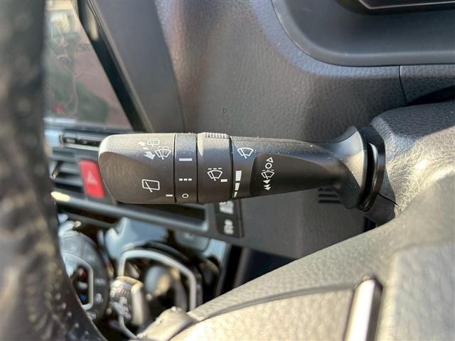 TOYOTA VOXY HYBRID 2019 Image 31