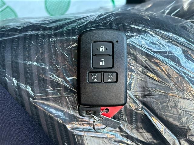 TOYOTA VOXY HYBRID 2019 Image 31