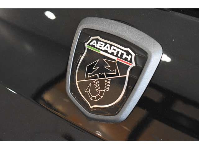 FIAT ABARTH 695 2022 Image 31