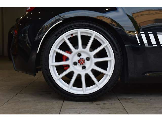 FIAT ABARTH 695 2022 Image 31