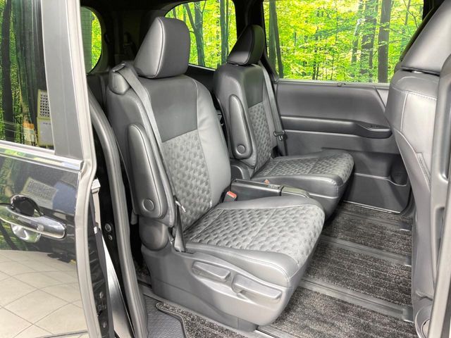 TOYOTA VOXY HYBRID 2023 Image 31