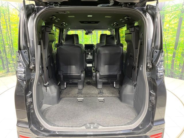 TOYOTA VOXY HYBRID 2023 Image 31