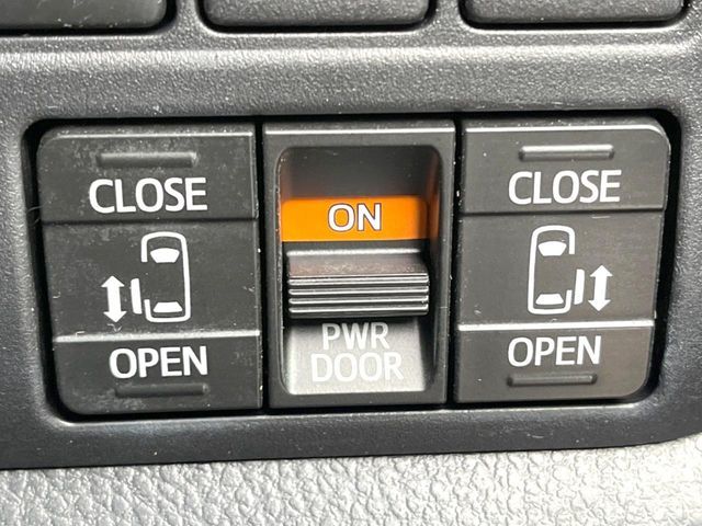 TOYOTA VOXY 2017 Image 31