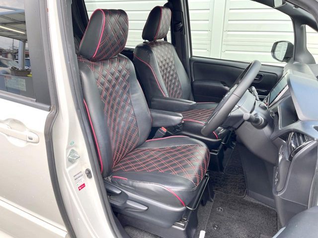 TOYOTA VOXY 2017 Image 31