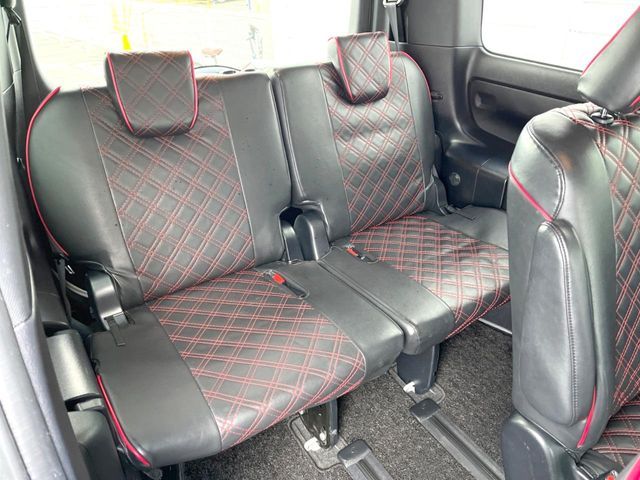 TOYOTA VOXY 2017 Image 31