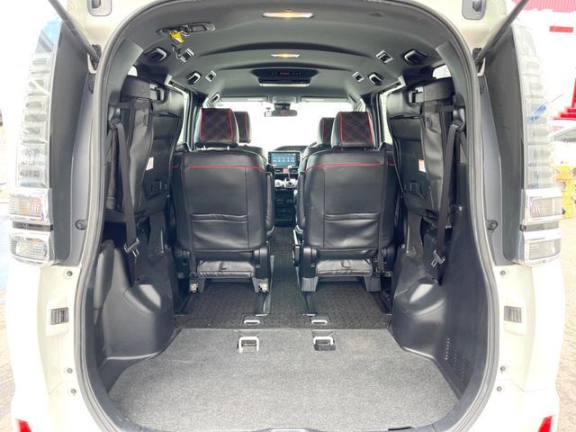 TOYOTA VOXY 2017 Image 31