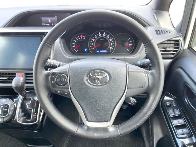 TOYOTA VOXY 2017 Image 31
