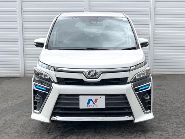 TOYOTA VOXY 2017 Image 31
