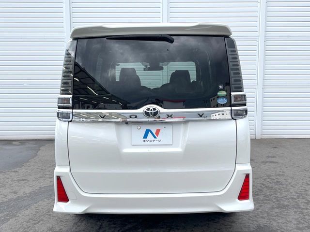 TOYOTA VOXY 2017 Image 31