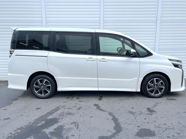 TOYOTA VOXY 2017 Image 31