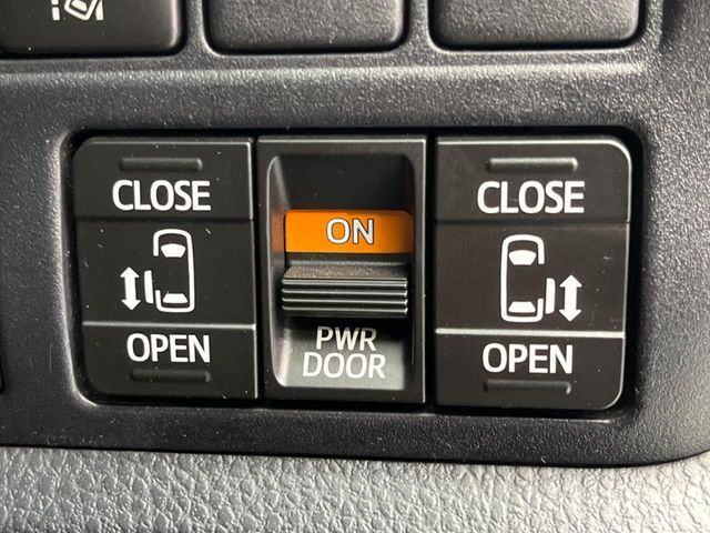 TOYOTA VOXY 2019 Image 31