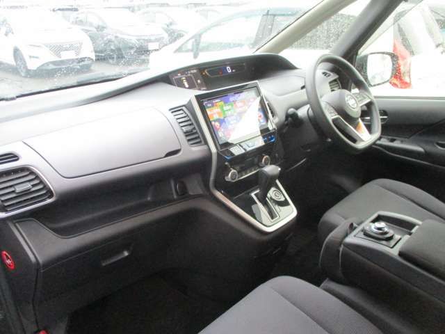 NISSAN SERENA  S-HYBRID 4WD 2017 Image 31