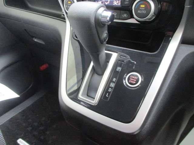 NISSAN SERENA  S-HYBRID 4WD 2017 Image 31