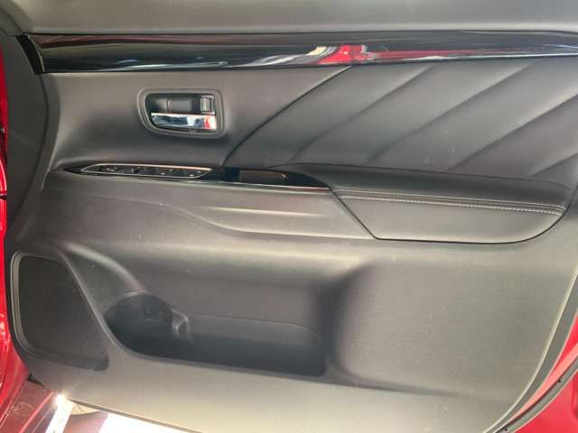 MITSUBISHI OUTLANDER PHEV 2015 Image 31