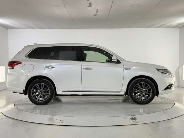 MITSUBISHI OUTLANDER PHEV 2017 Image 31