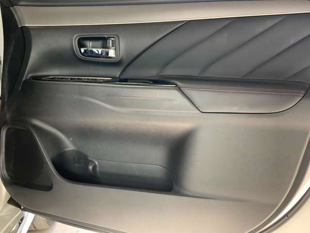 MITSUBISHI OUTLANDER PHEV 2017 Image 31