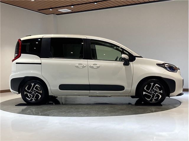 TOYOTA SIENTA HYBRID 2023 Image 31