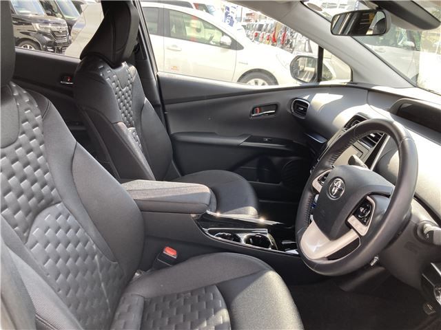 TOYOTA PRIUS PHV 2017 Image 31