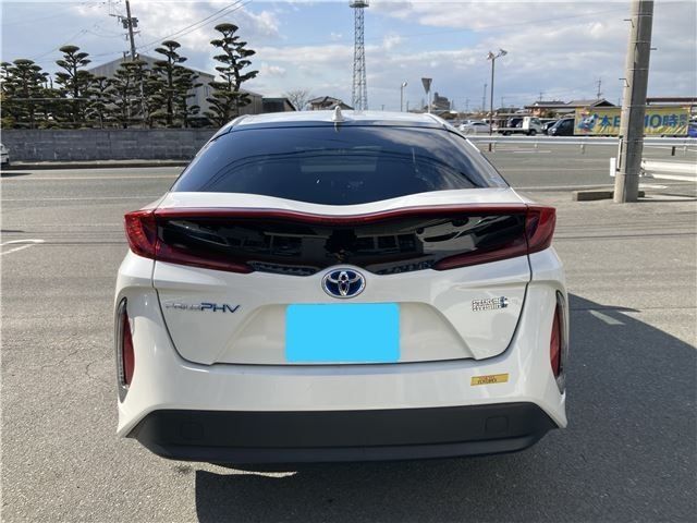 TOYOTA PRIUS PHV 2017 Image 31