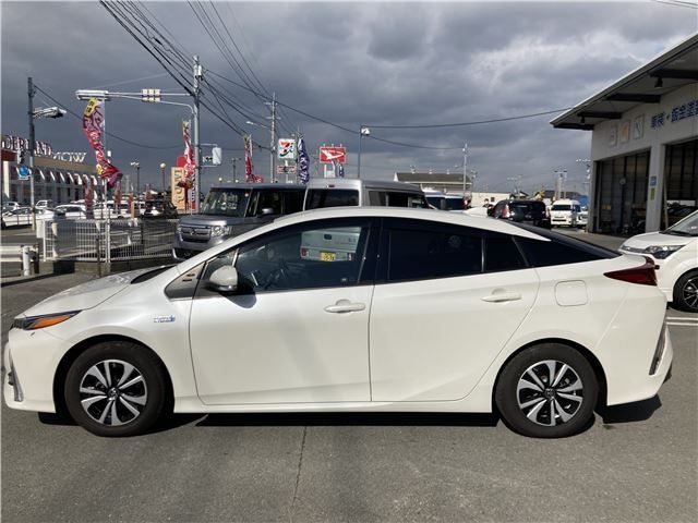 TOYOTA PRIUS PHV 2017 Image 31